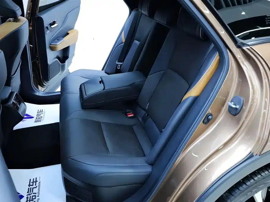 2023 Toyota Crown SportCross 2.4T SportCross HEV AWD Supreme Edition — миниатюра 32