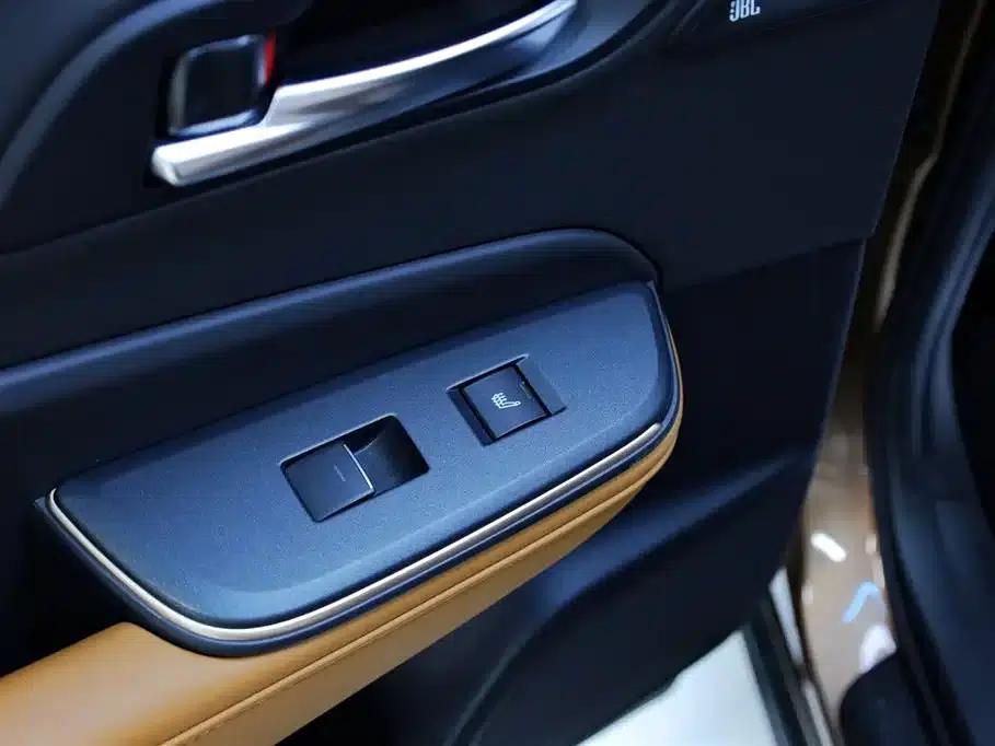 2023 Toyota Crown SportCross 2.4T SportCross HEV AWD Supreme Edition — миниатюра 34
