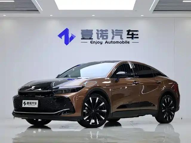 2023 Toyota Crown SportCross 2.4T SportCross HEV AWD Supreme Edition