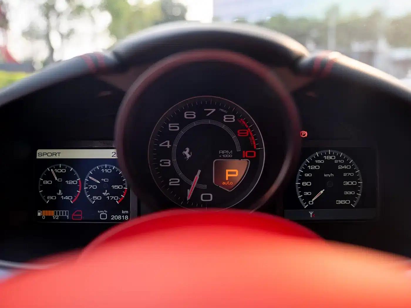 2013 F12berlinetta 6.3L Standard Model — миниатюра 11