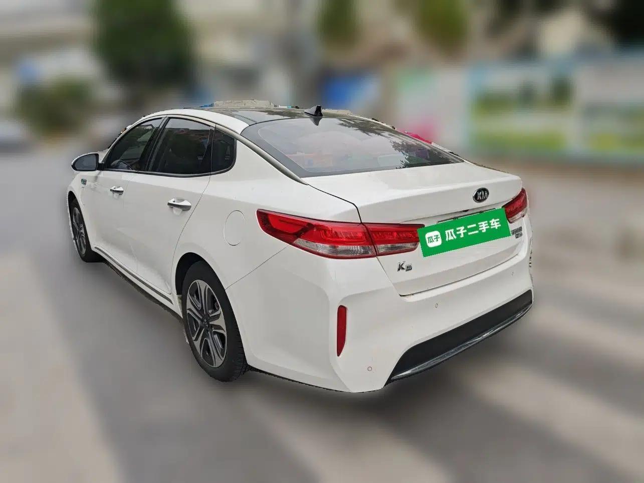 Kia K5 New Energy 2018 2.0L ZhiZun Edition — миниатюра 4