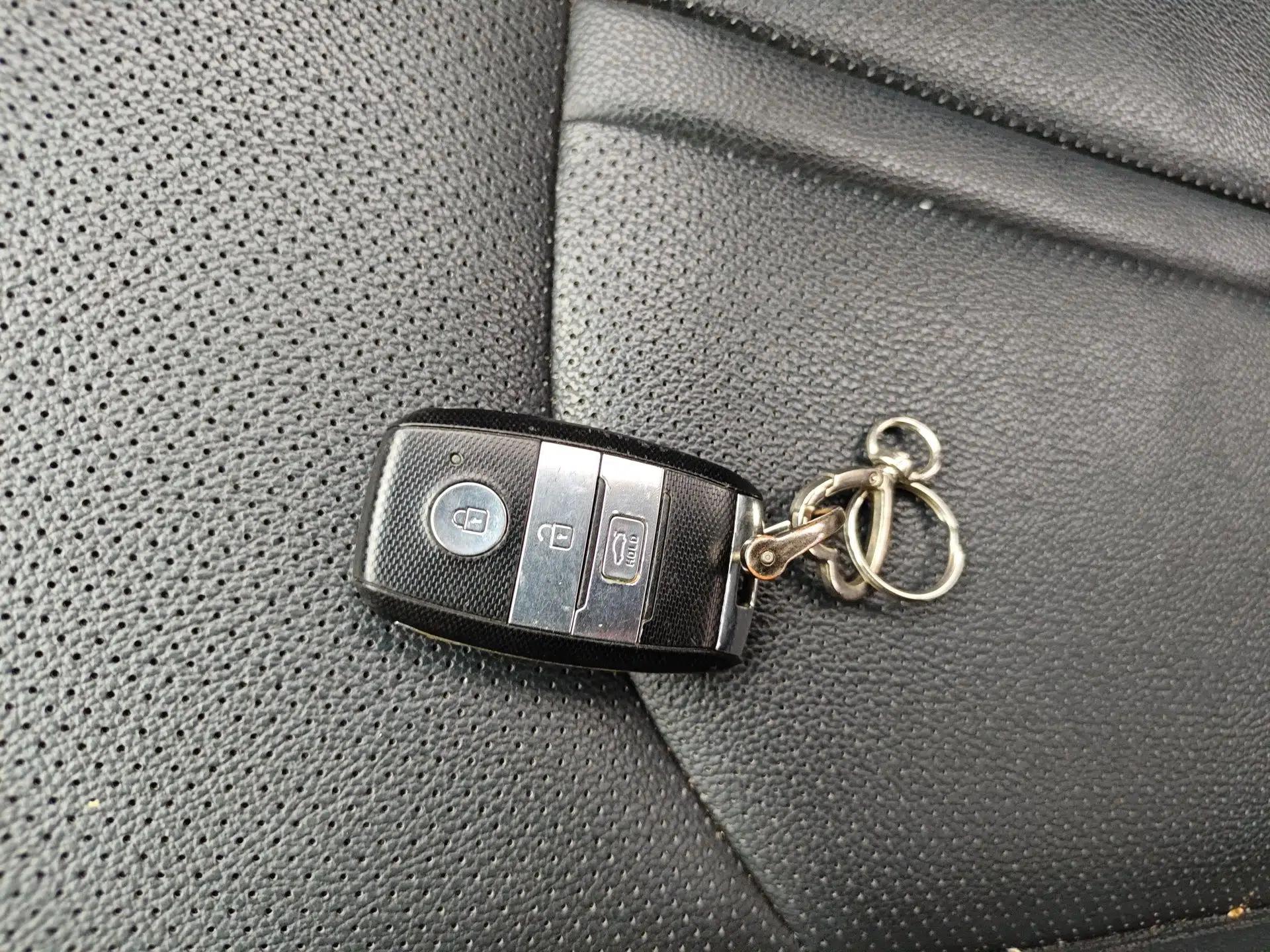 Kia K5 New Energy 2018 2.0L ZhiZun Edition — миниатюра 9