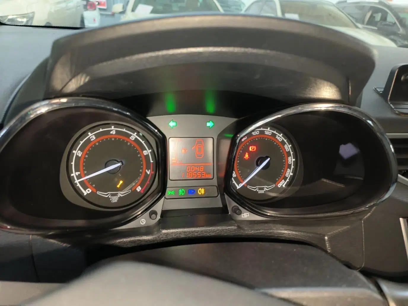 Chery Arrizo 3 2015 1.5L Manual High-End Version — миниатюра 15