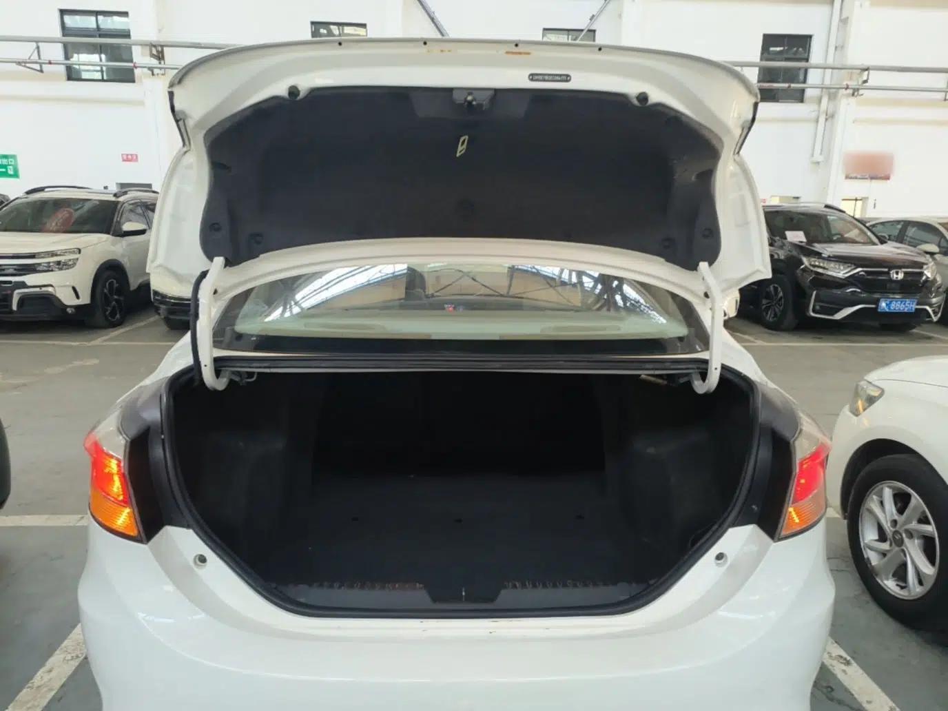 Chery Arrizo 3 2015 1.5L Manual High-End Version — миниатюра 22