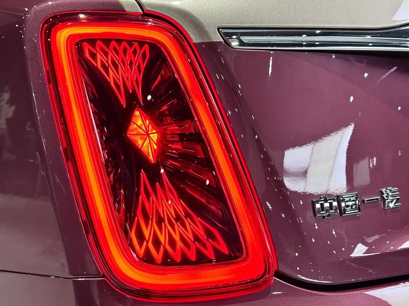 Hongqi Golden Sunflower Elegant 2024 Model 4.0T V8 — миниатюра 14
