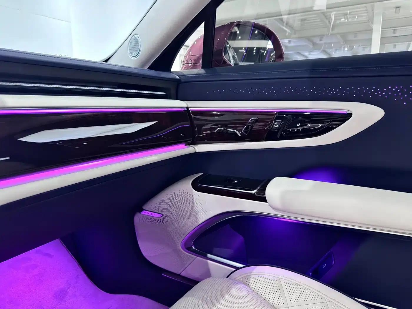 Hongqi Golden Sunflower Elegant 2024 Model 4.0T V8 — миниатюра 24