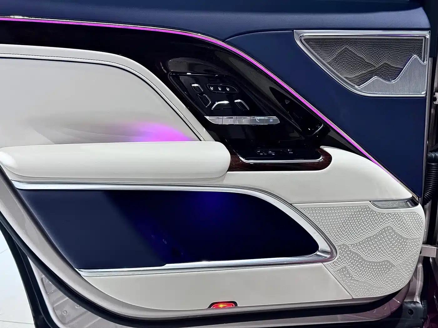Hongqi Golden Sunflower Elegant 2024 Model 4.0T V8 — миниатюра 28