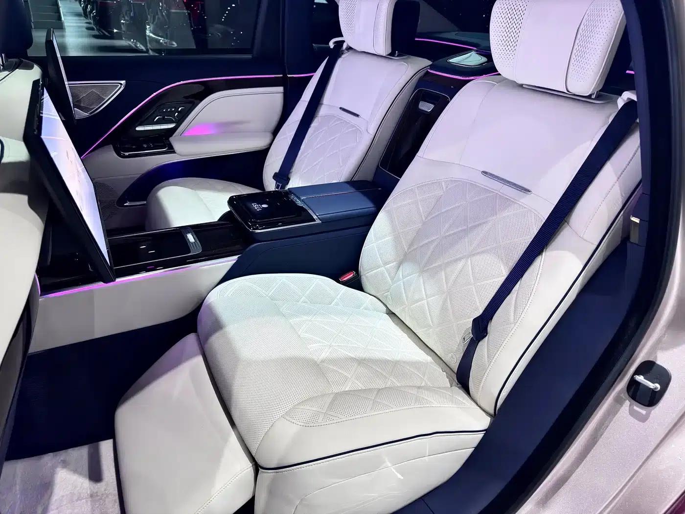 Hongqi Golden Sunflower Elegant 2024 Model 4.0T V8 — миниатюра 33