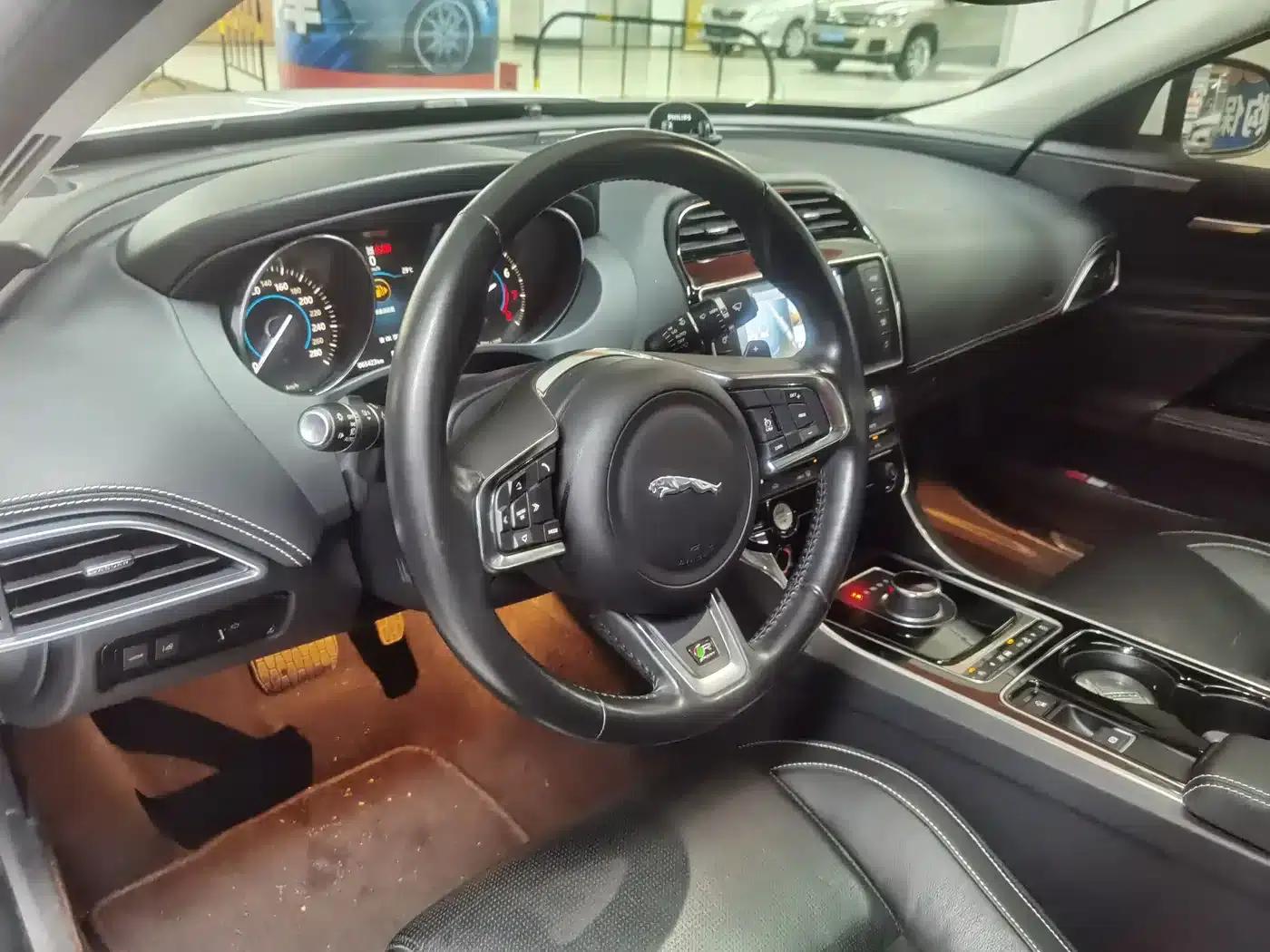 Jaguar XE 2015 2.0T 200PS R-Sport — миниатюра 14