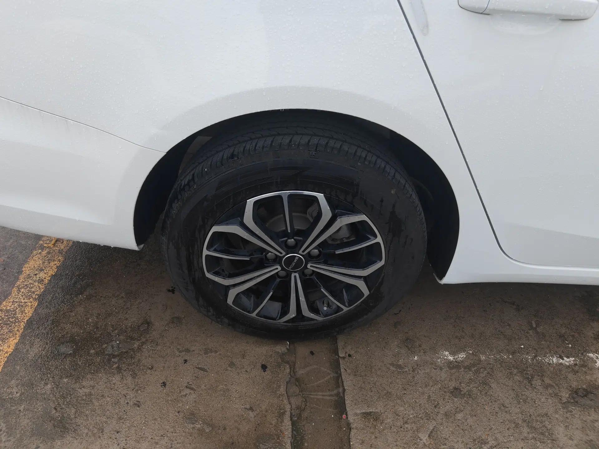 Roewe i6 MAX New Energy 2023 EV 420 Skyroof Special Edition — миниатюра 10