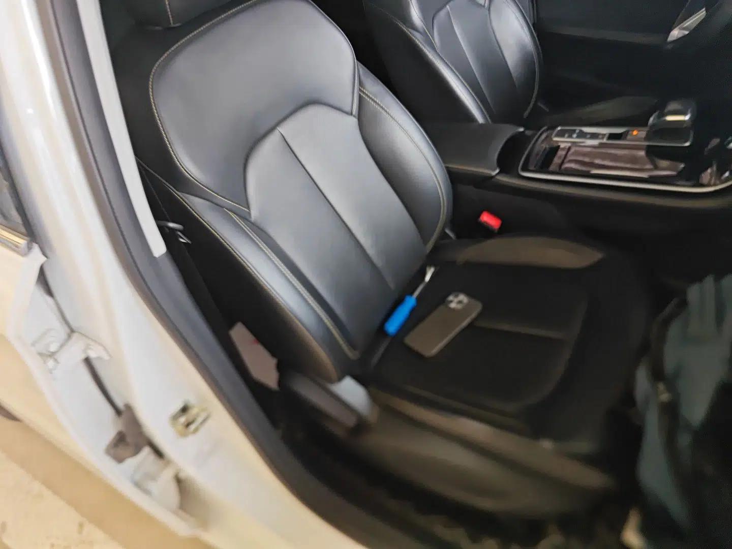 Roewe i6 MAX New Energy 2022 EV 500 Grand Touring Edition with Sunroof — миниатюра 23