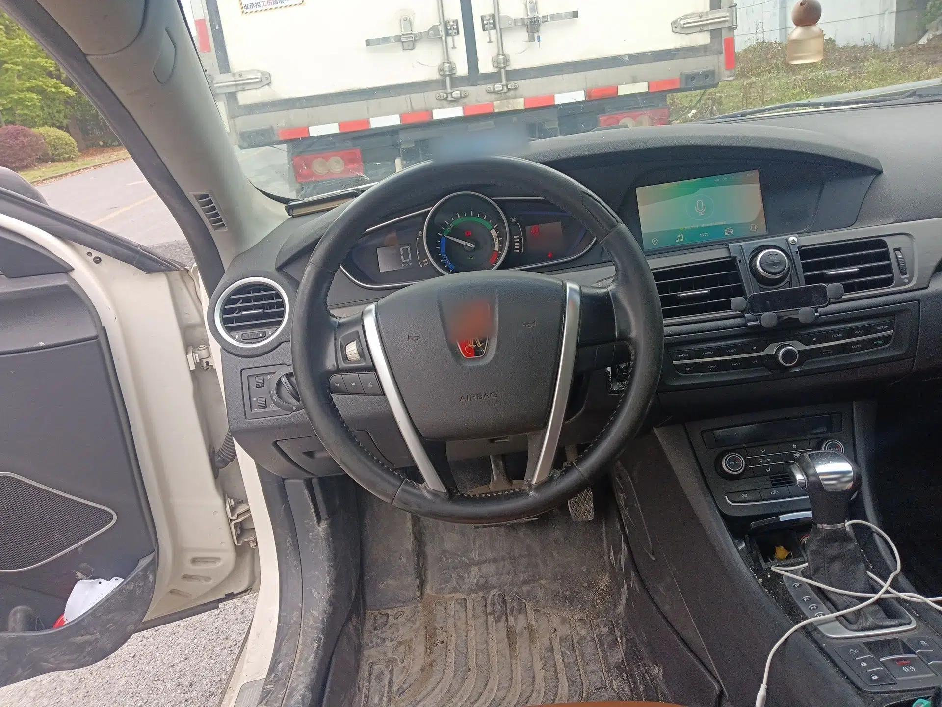 Roewe e550 2016 Deluxe Edition — миниатюра 11