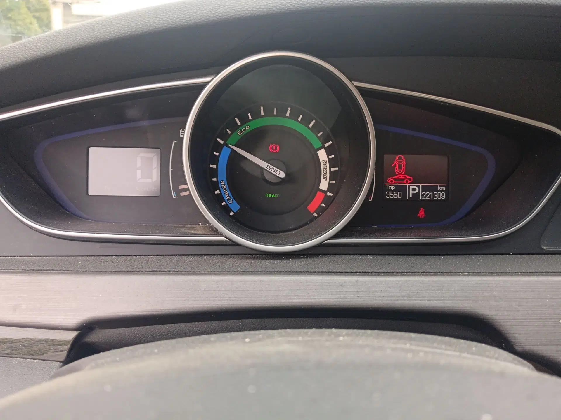 Roewe e550 2016 Deluxe Edition — миниатюра 12