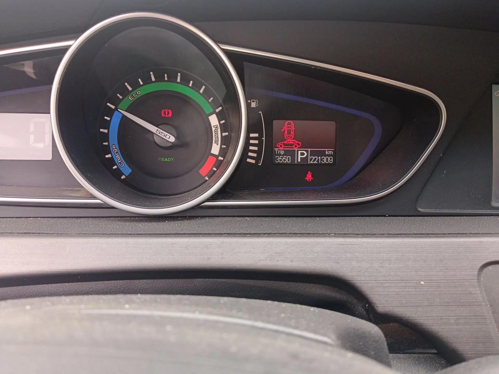 Roewe e550 2016 Deluxe Edition — миниатюра 13