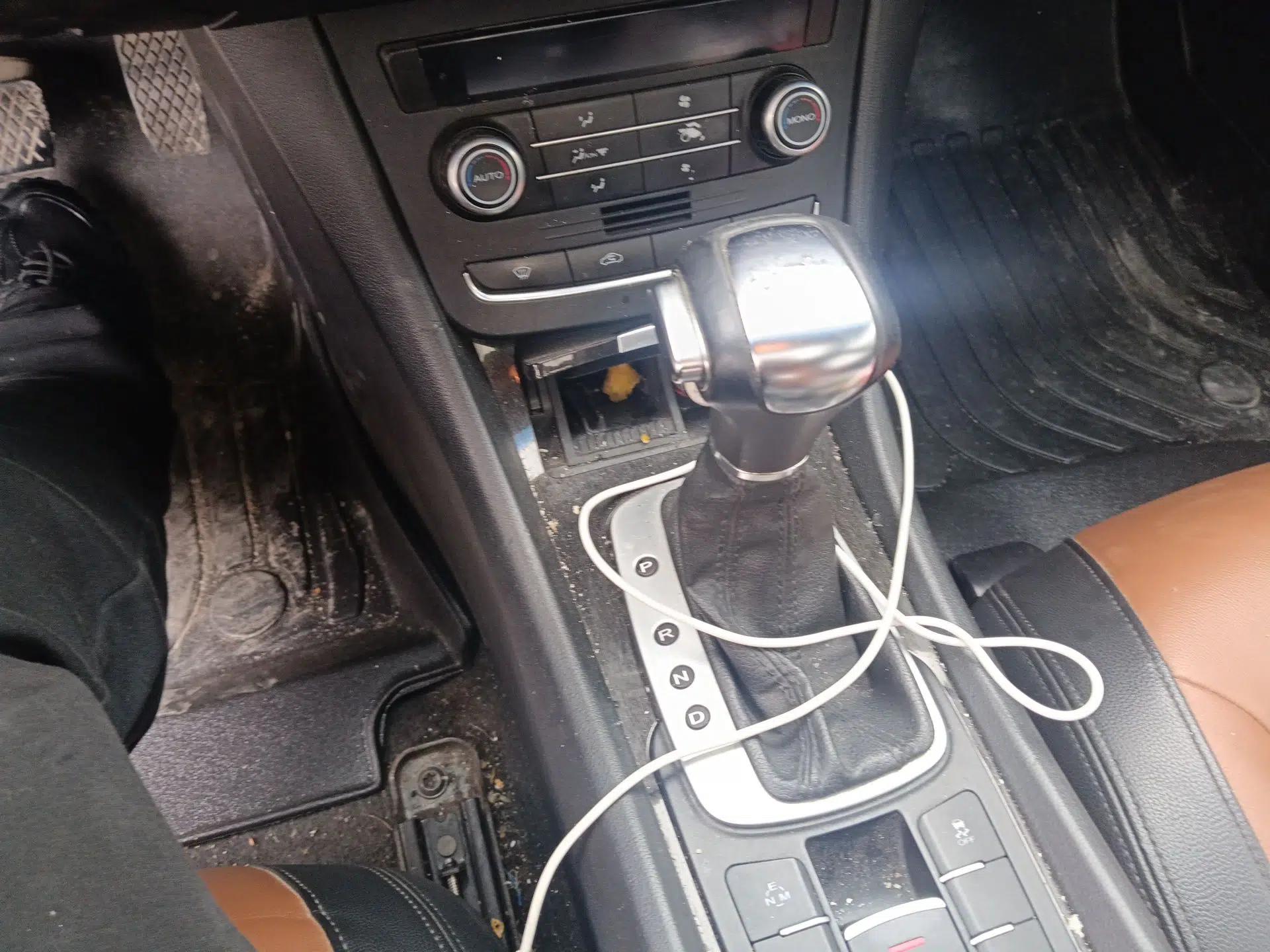 Roewe e550 2016 Deluxe Edition — миниатюра 15
