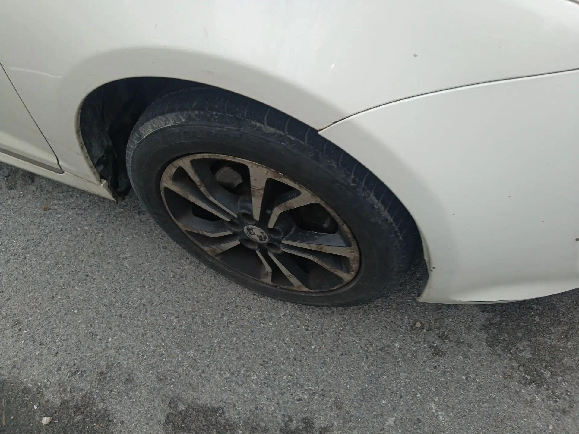 Roewe e550 2016 Deluxe Edition — миниатюра 8