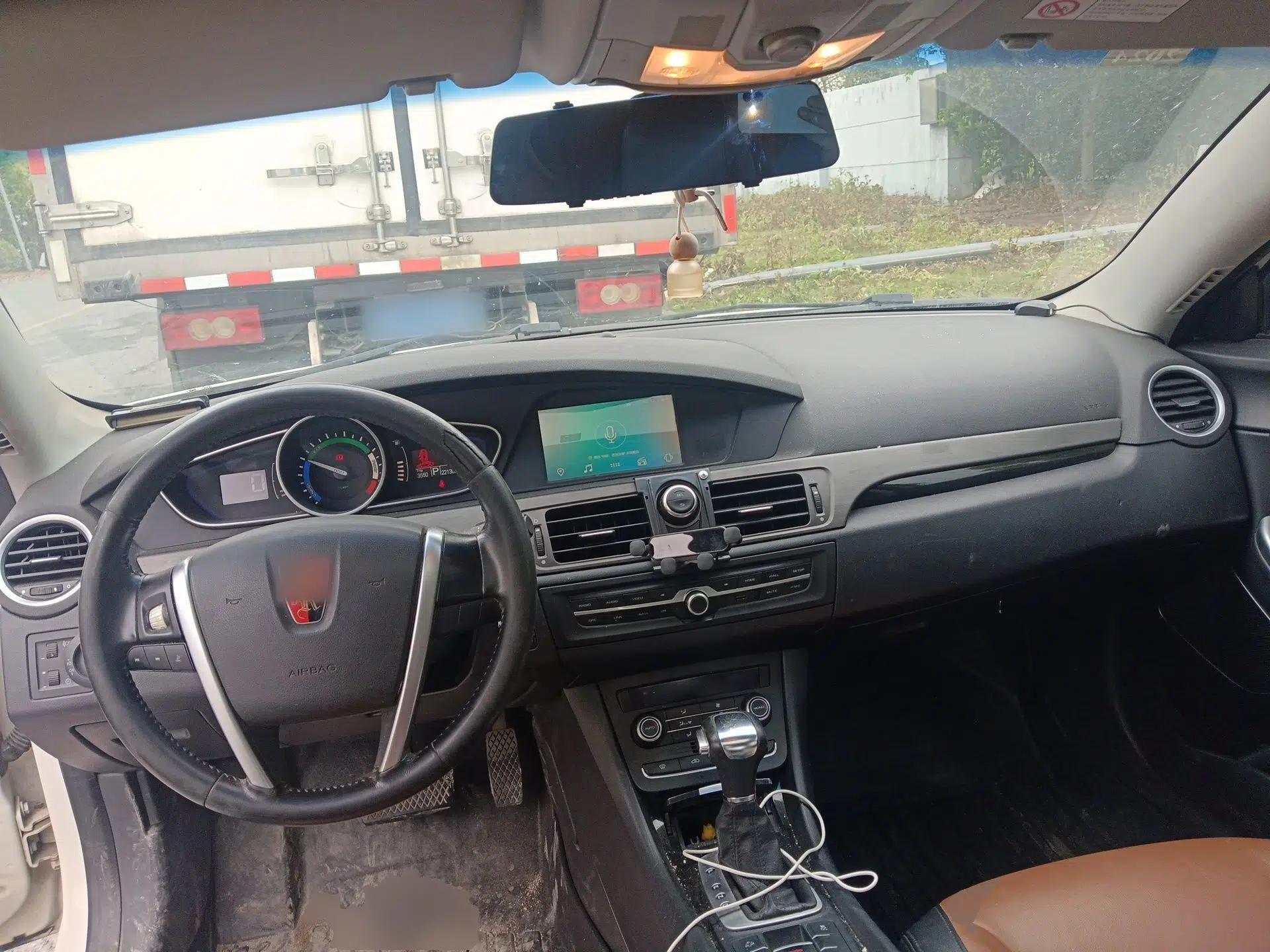 Roewe e550 2016 Deluxe Edition — миниатюра 10