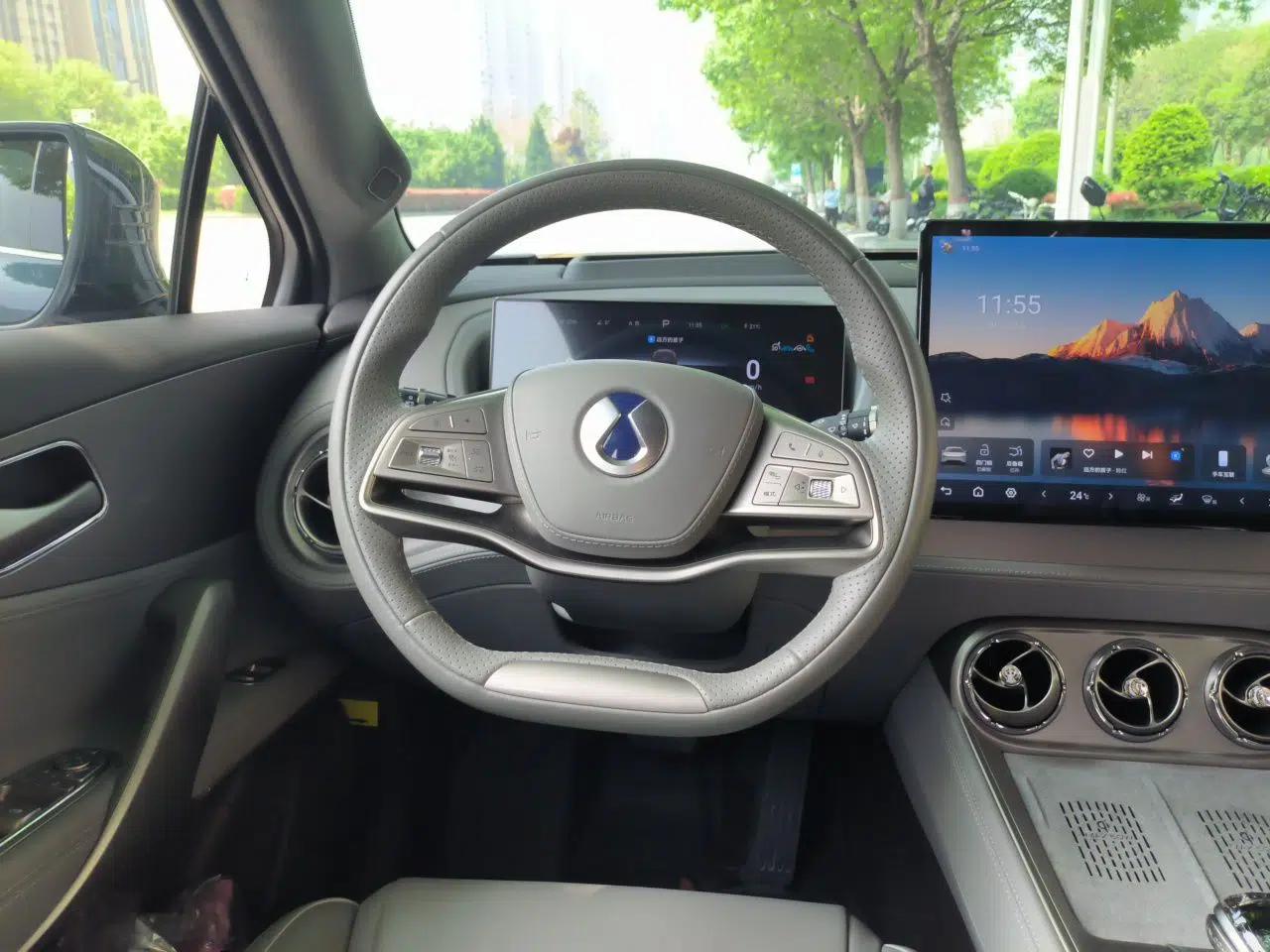 Denza N8 2023 Four-Wheel Drive Ultra-Hybrid Flagship Six-Seater Version — миниатюра 11