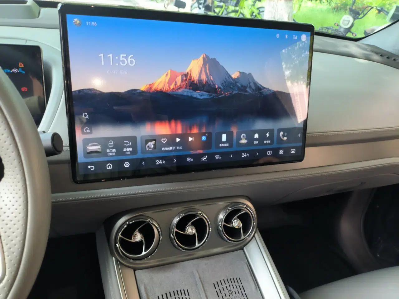 Denza N8 2023 Four-Wheel Drive Ultra-Hybrid Flagship Six-Seater Version — миниатюра 14