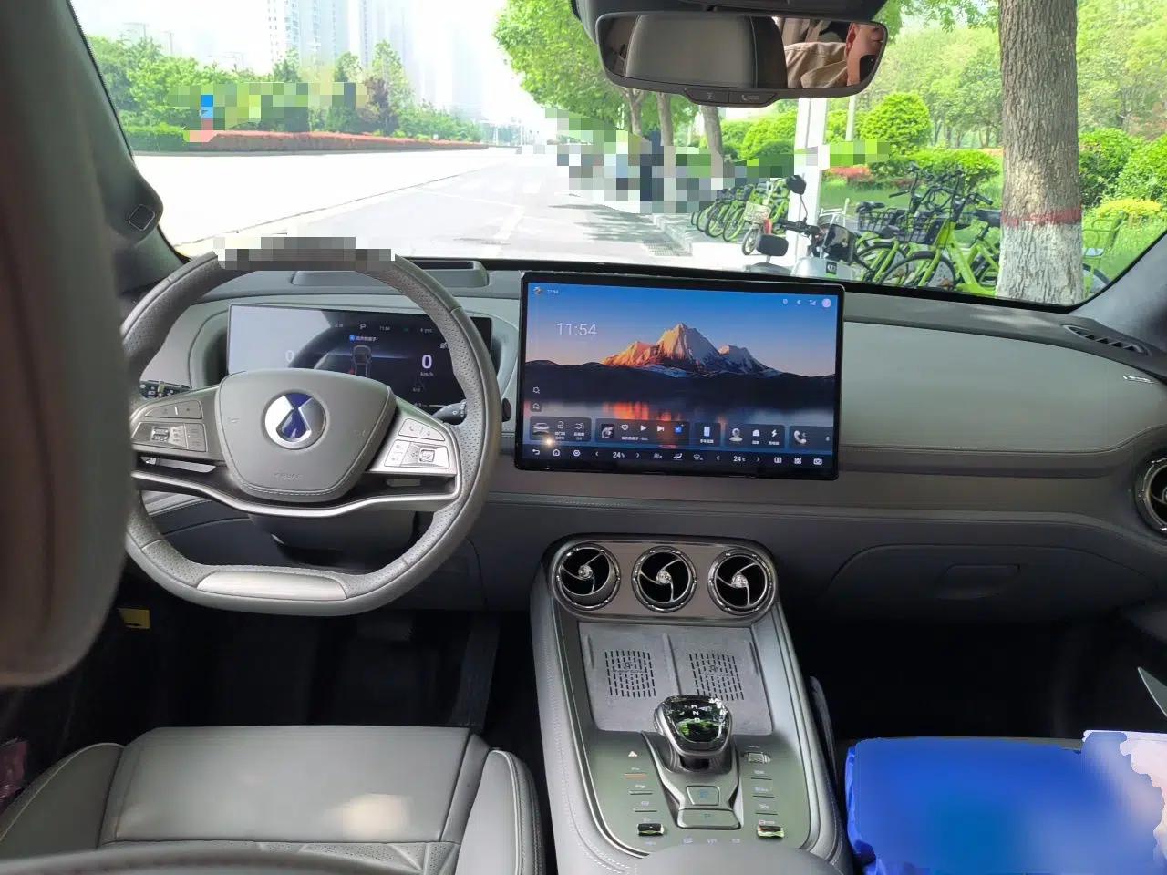 Denza N8 2023 Four-Wheel Drive Ultra-Hybrid Flagship Six-Seater Version — миниатюра 10