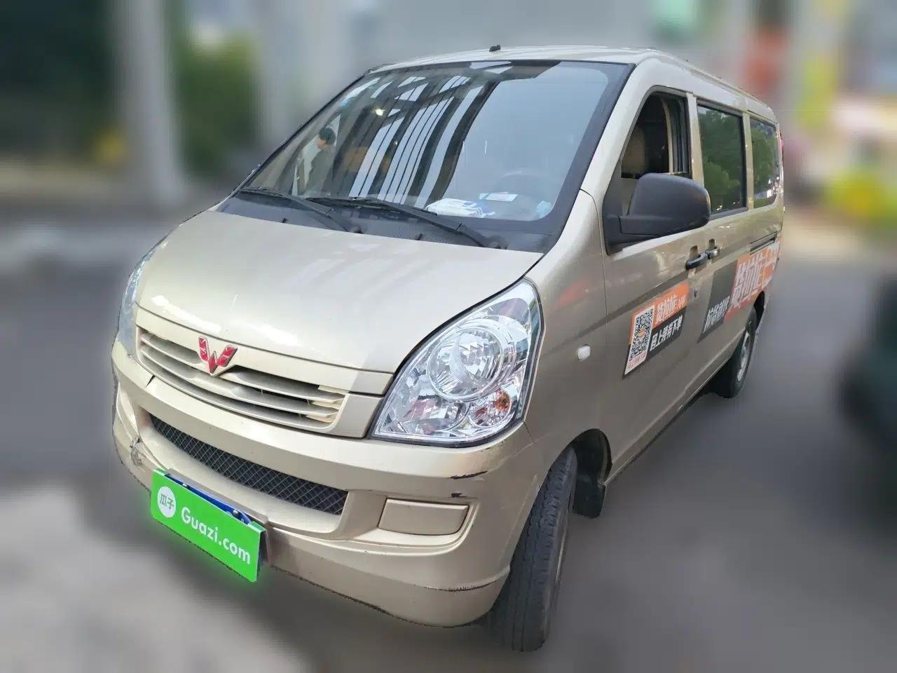 Wuling Rongguang S 2021 1.2L Base Model 7-Seater LSI — миниатюра 1