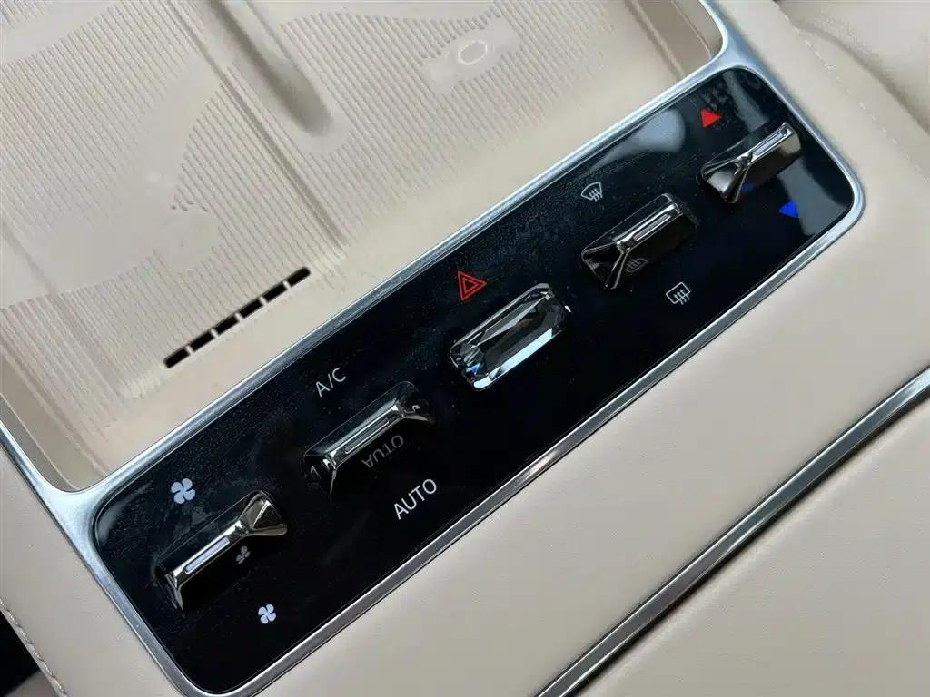 Jetour Mountain & Sea L9 2025 1.5TD 2DHT Flagship Edition 6-seater — миниатюра 19