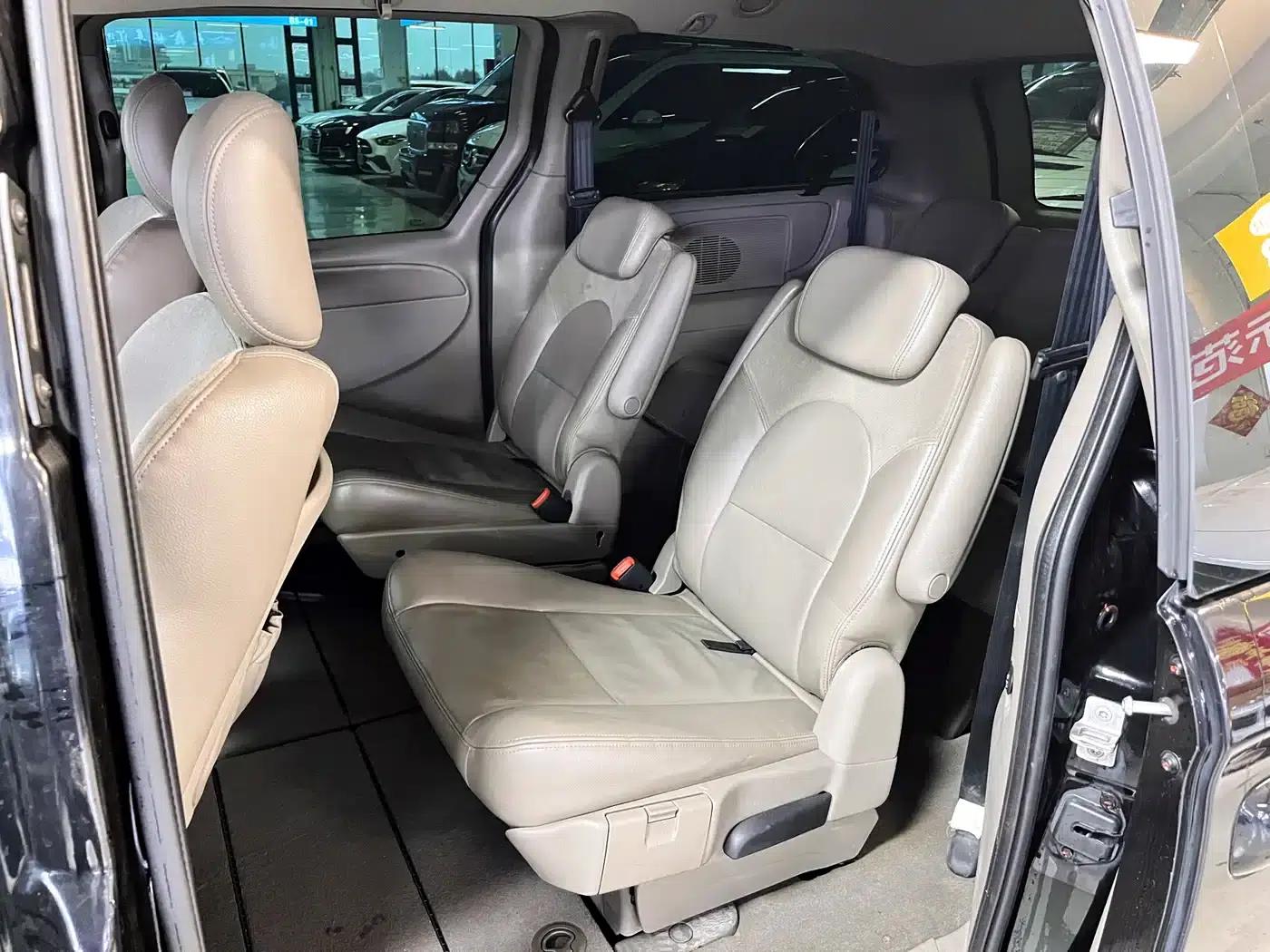 2012 Grand Voyager 3.0L Classic Edition — миниатюра 6