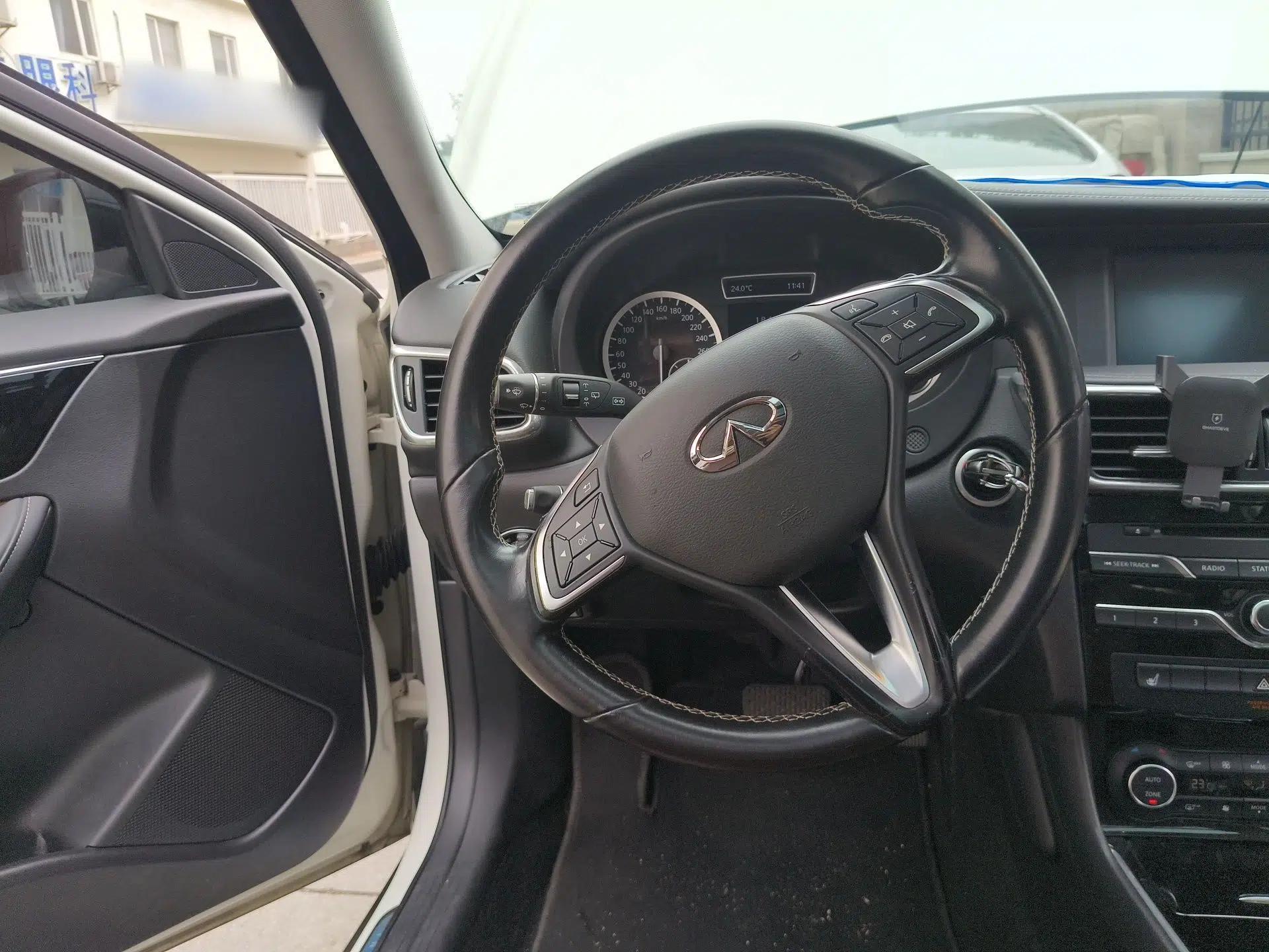 Infiniti QX30 2017 1.6T Two-Wheel-Drive Sport Edition — миниатюра 11