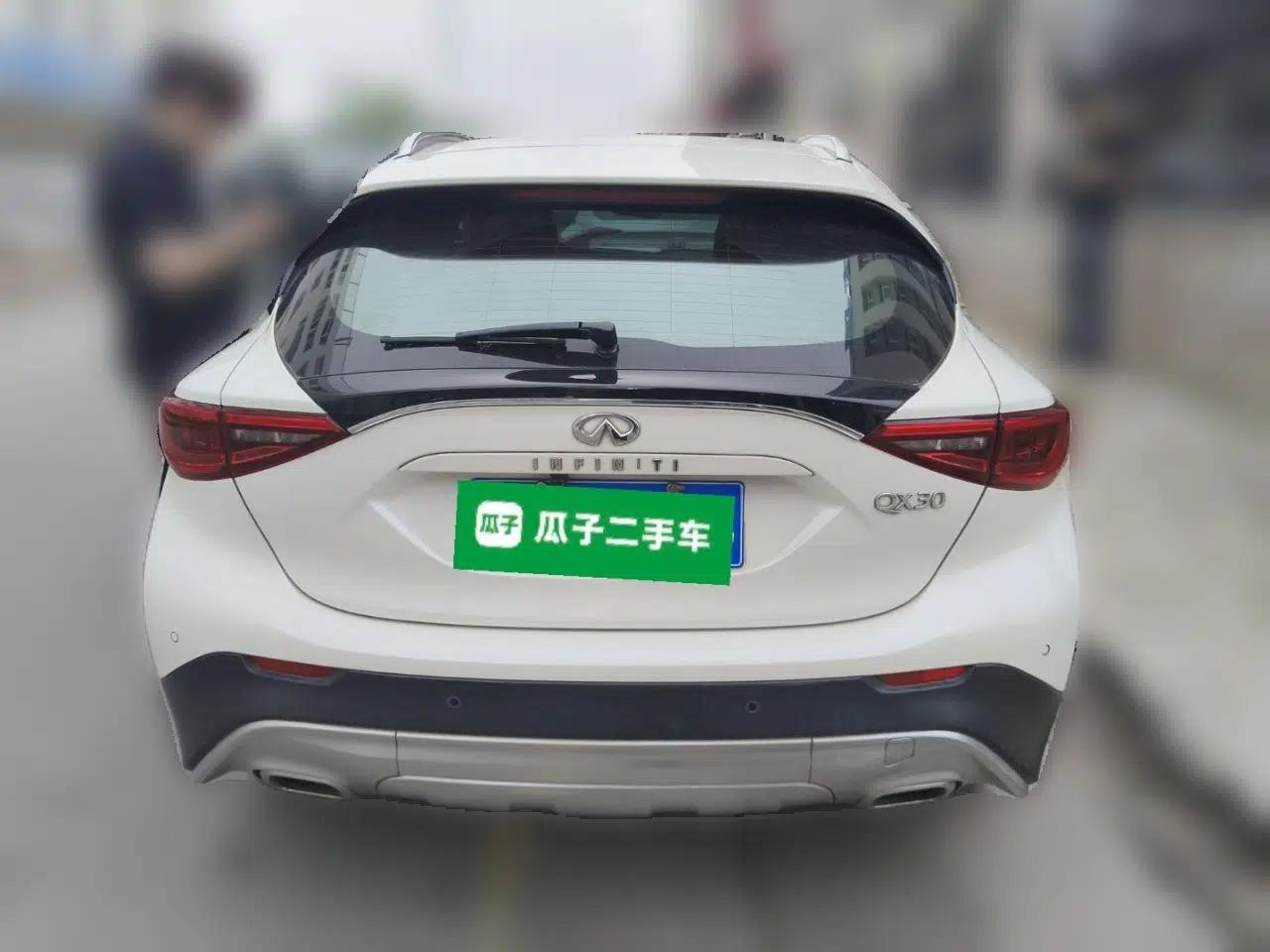 Infiniti QX30 2017 1.6T Two-Wheel-Drive Sport Edition — миниатюра 5