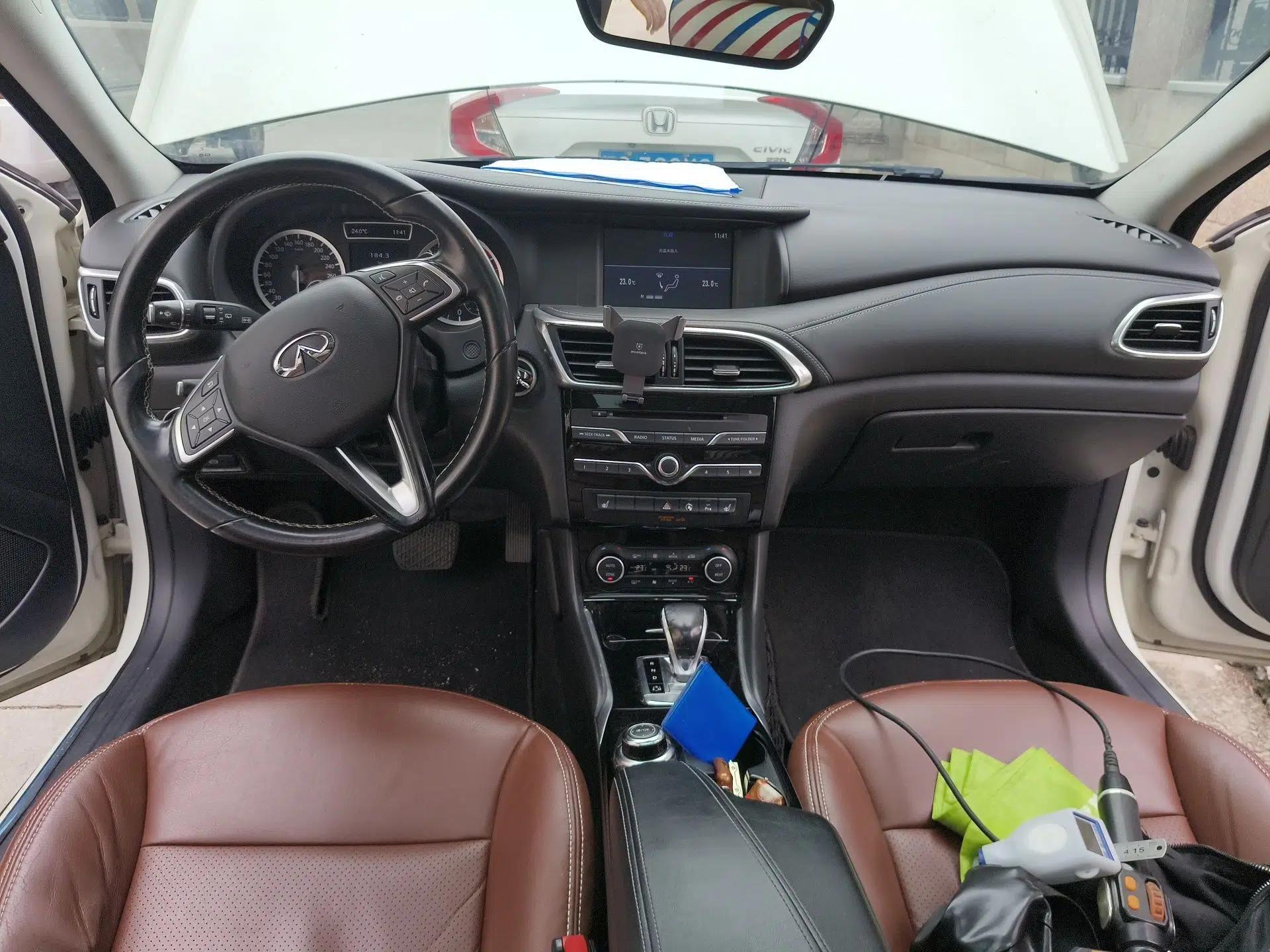 Infiniti QX30 2017 1.6T Two-Wheel-Drive Sport Edition — миниатюра 10