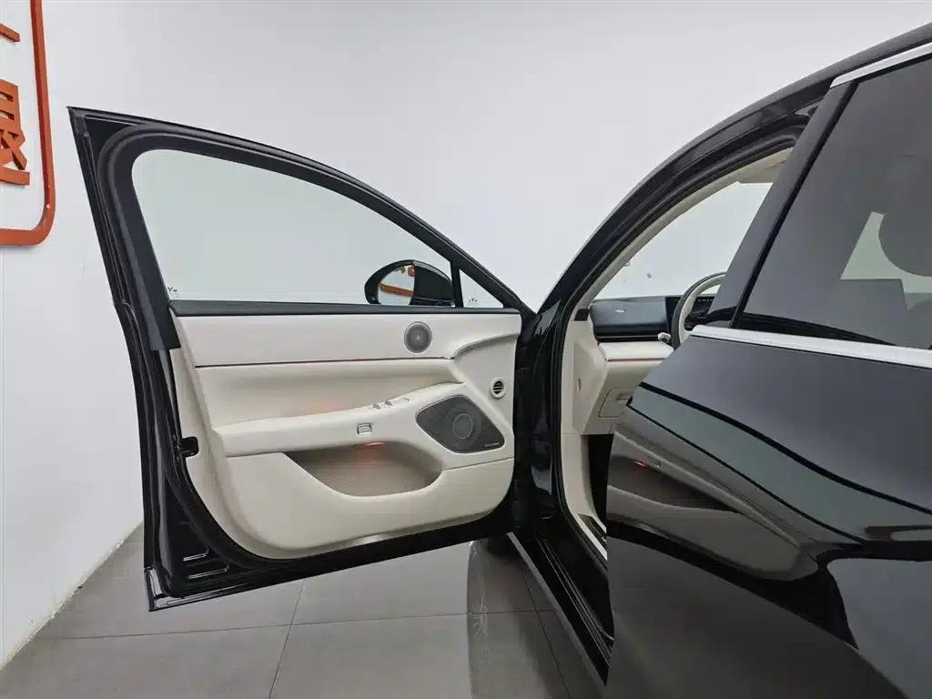 Voyah Chase Light L 2026 All-Wheel Drive Ultra — миниатюра 8