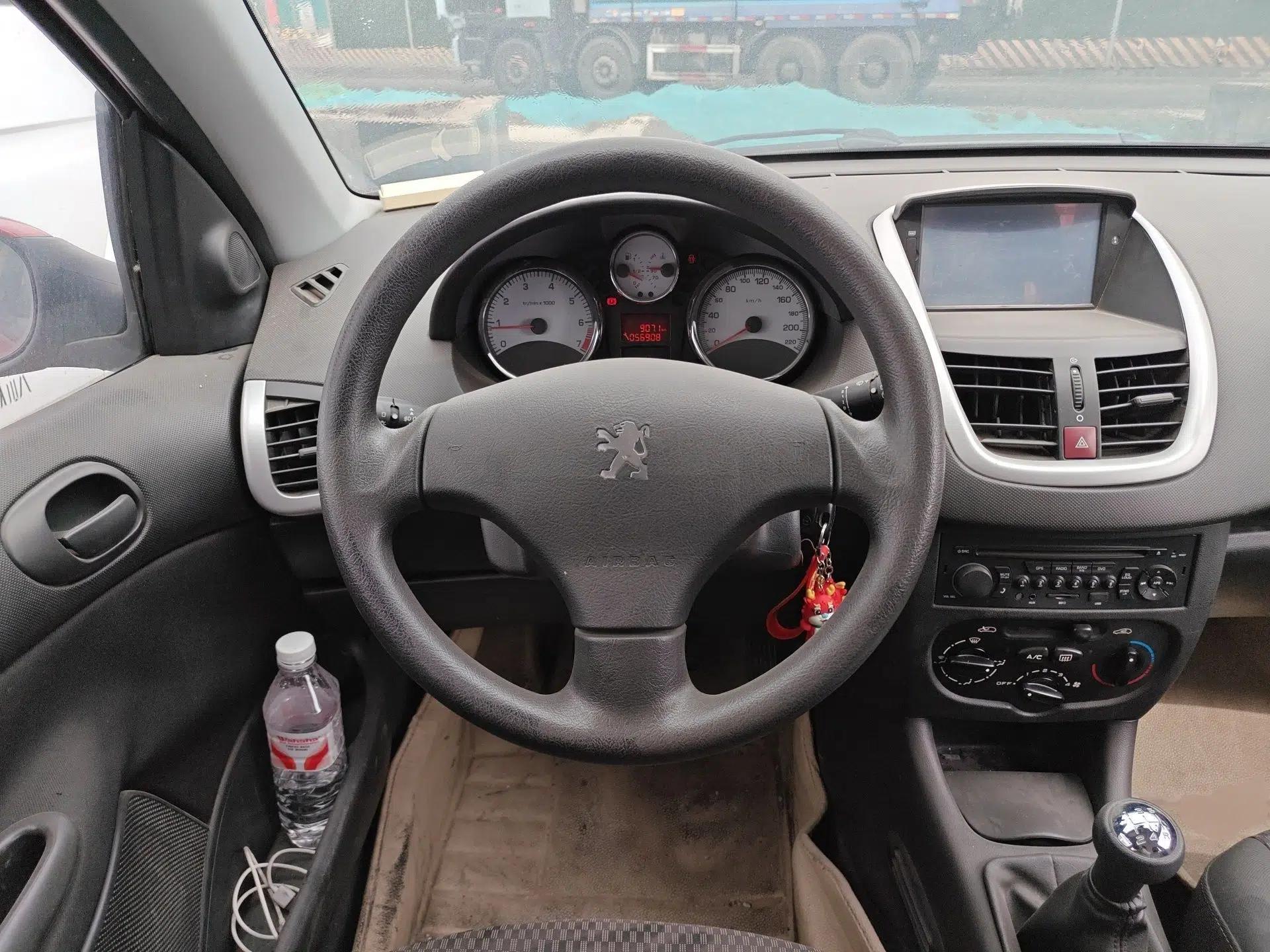 Peugeot 207 2011 Hatchback 1.4L Manual Yule Edition — миниатюра 11