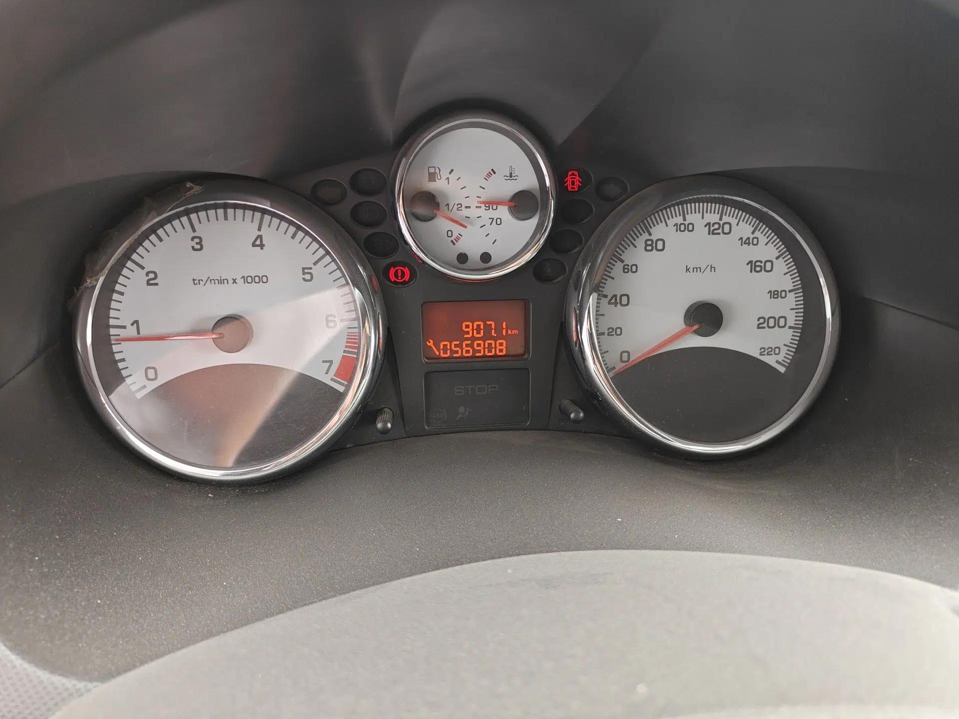 Peugeot 207 2011 Hatchback 1.4L Manual Yule Edition — миниатюра 13