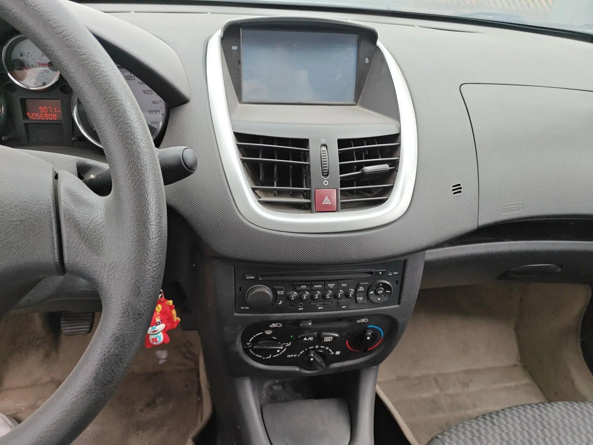 Peugeot 207 2011 Hatchback 1.4L Manual Yule Edition — миниатюра 14