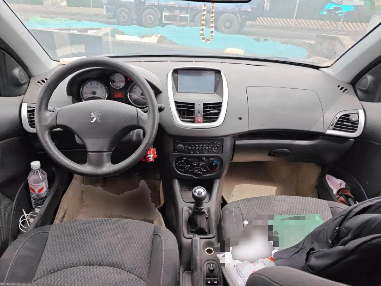 Peugeot 207 2011 Hatchback 1.4L Manual Yule Edition — миниатюра 10
