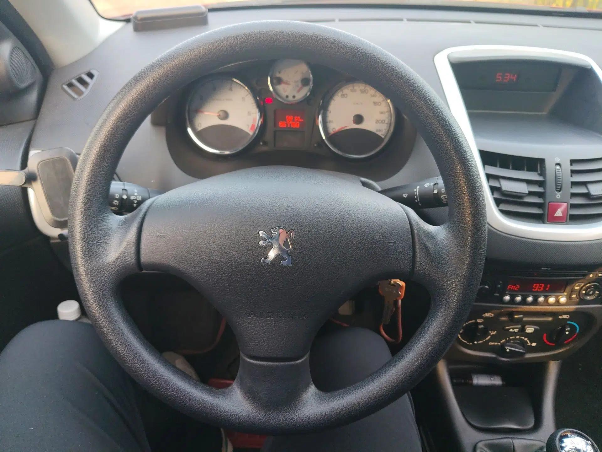 Peugeot 207 2011 Hatchback 1.4L Manual Yule Edition — миниатюра 11