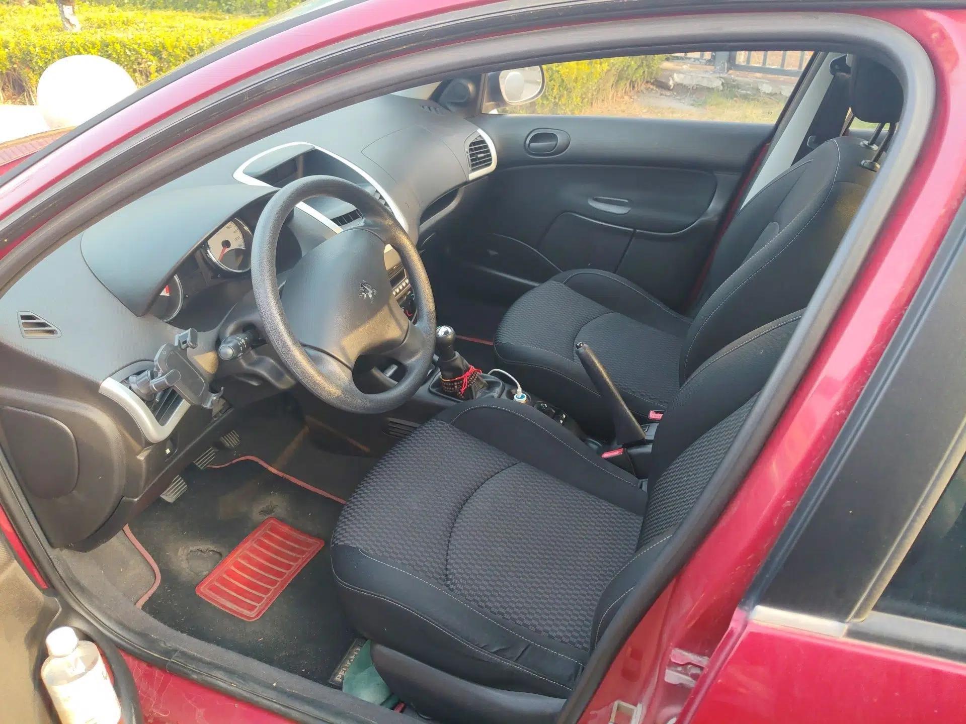 Peugeot 207 2011 Hatchback 1.4L Manual Yule Edition — миниатюра 16