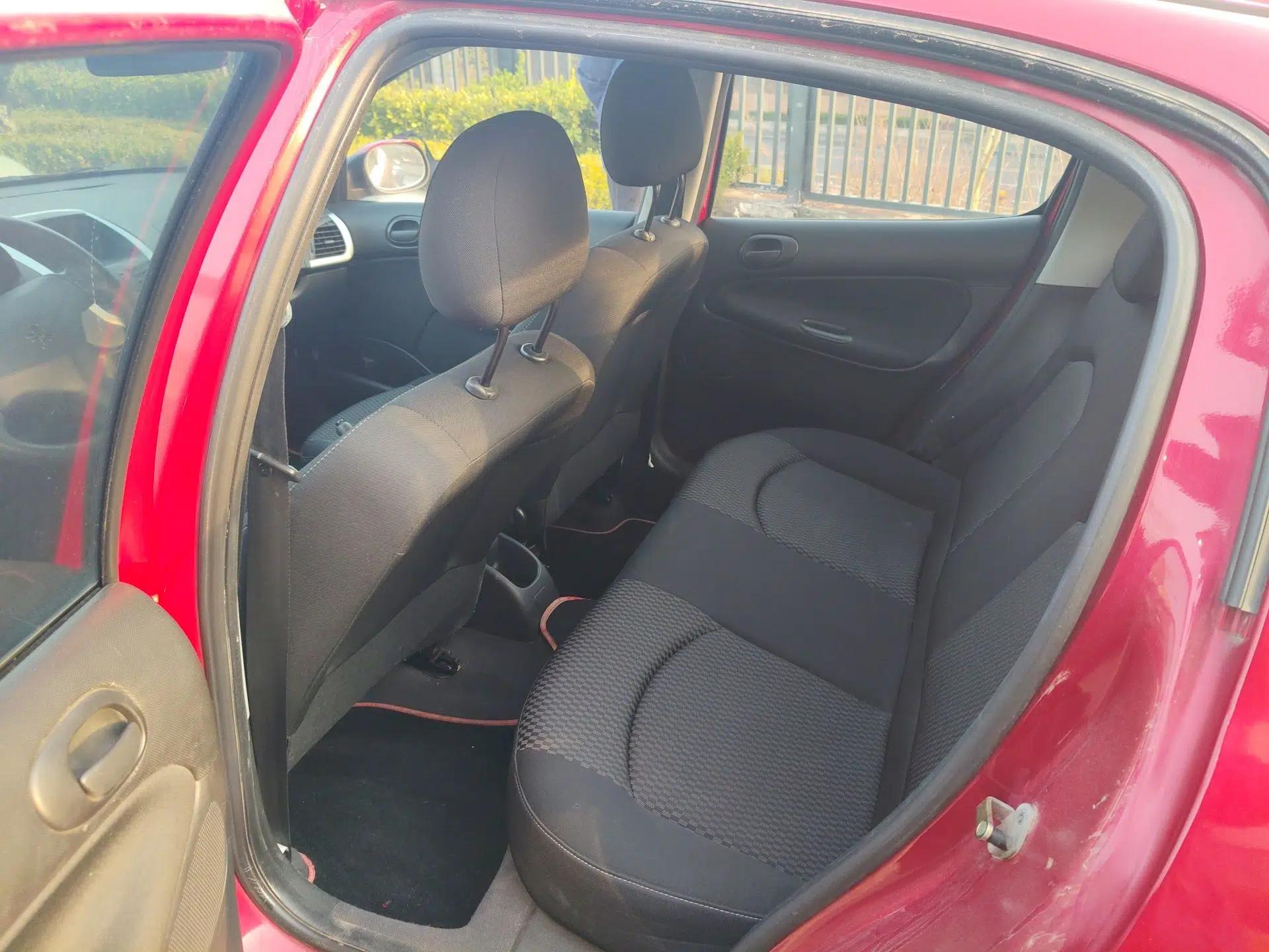 Peugeot 207 2011 Hatchback 1.4L Manual Yule Edition — миниатюра 18