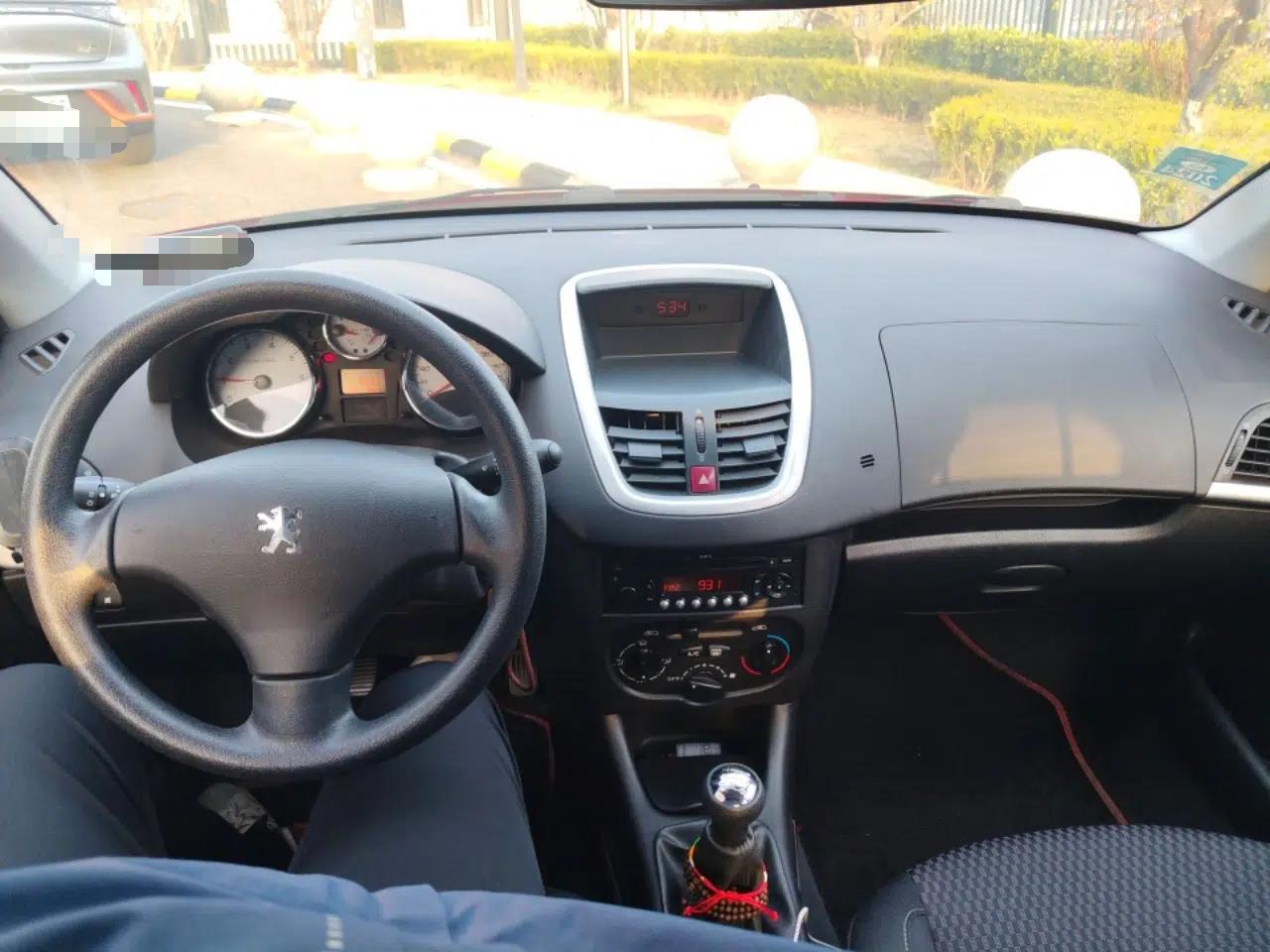 Peugeot 207 2011 Hatchback 1.4L Manual Yule Edition — миниатюра 10