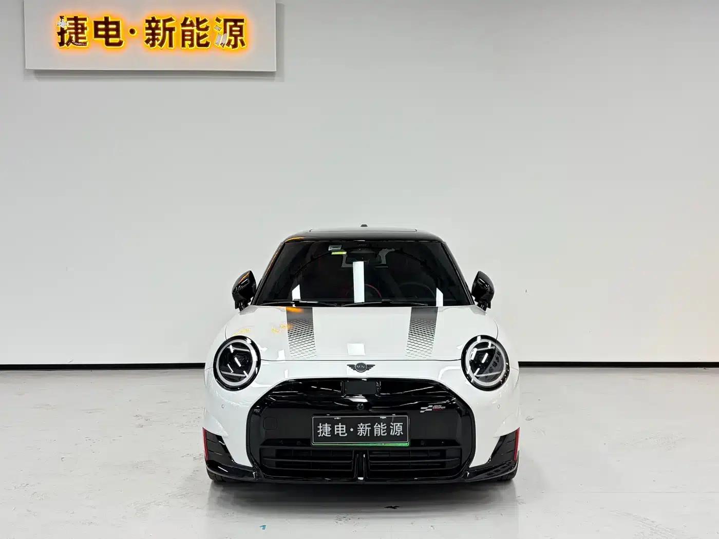 2025 JOHN COOPER WORKS Electric MINI JCW — миниатюра 2