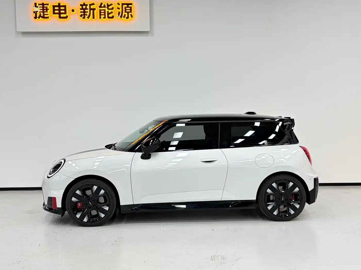 2025 JOHN COOPER WORKS Electric MINI JCW — миниатюра 11