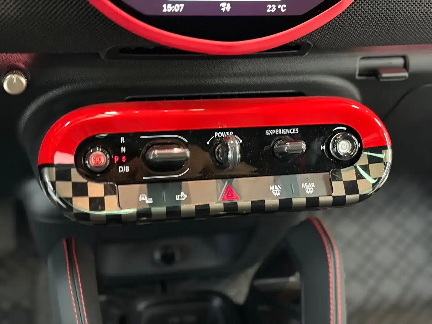 2025 JOHN COOPER WORKS Electric MINI JCW — миниатюра 16