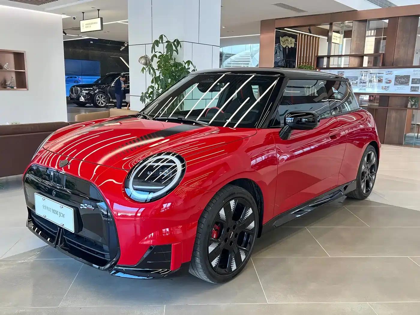 2025 JOHN COOPER WORKS Electric MINI JCW — миниатюра 1