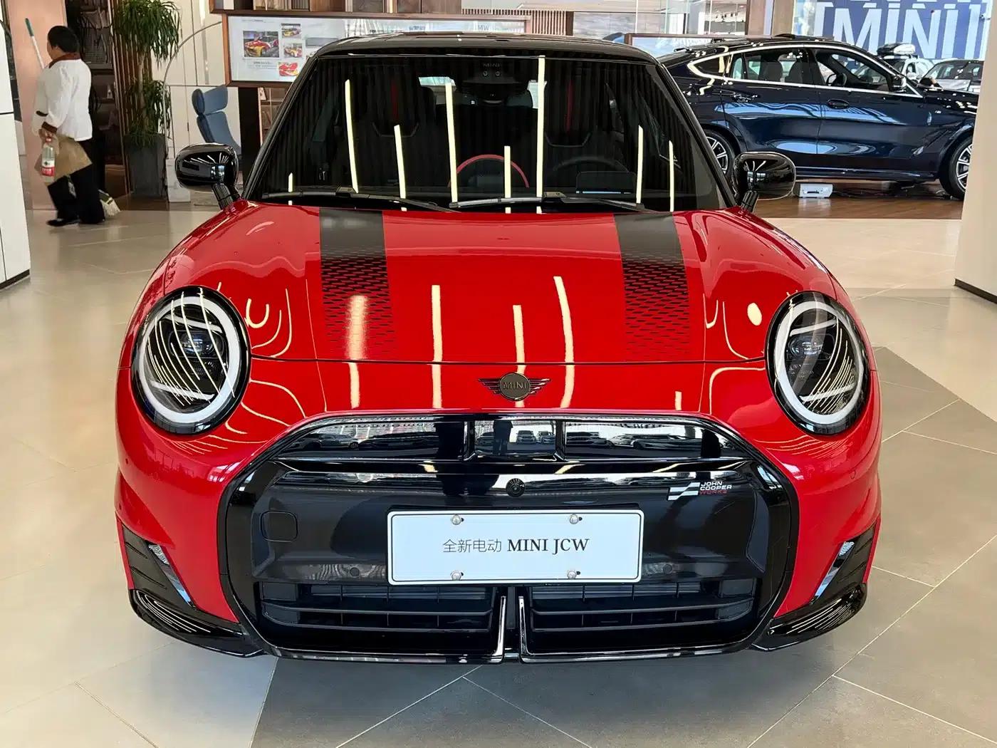 2025 JOHN COOPER WORKS Electric MINI JCW — миниатюра 2