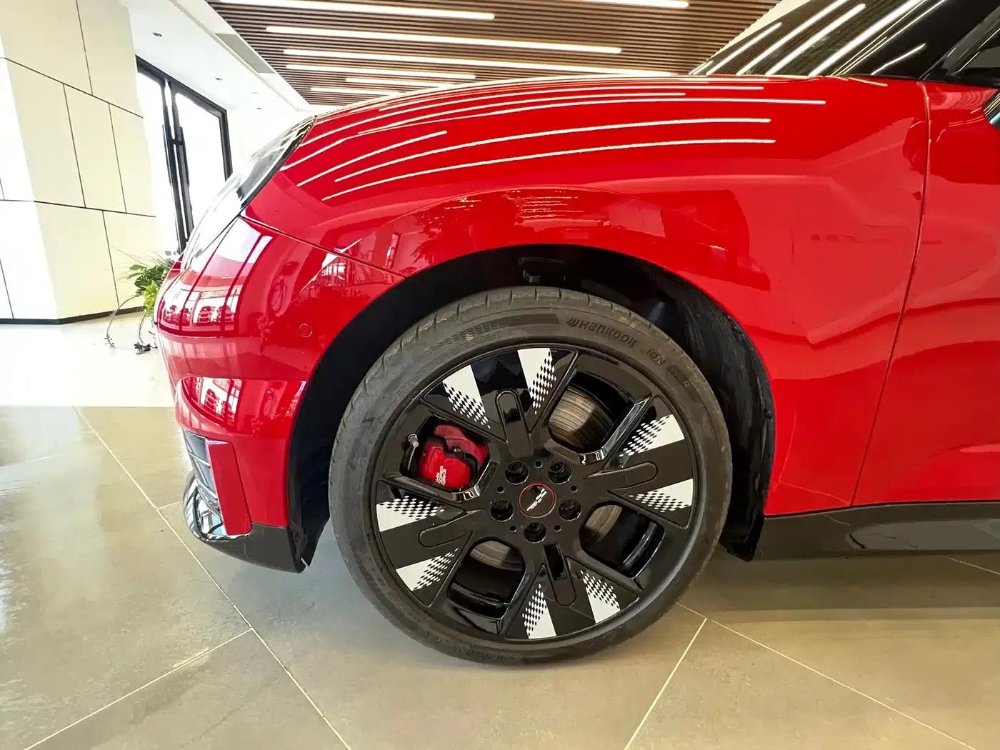 2025 JOHN COOPER WORKS Electric MINI JCW — миниатюра 4