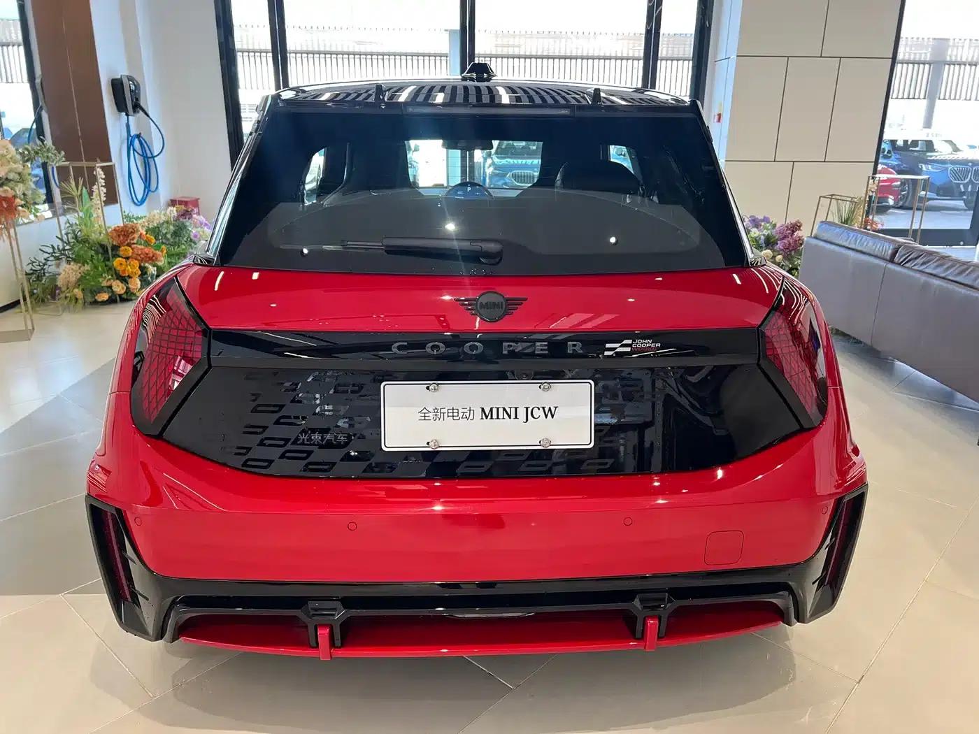 2025 JOHN COOPER WORKS Electric MINI JCW — миниатюра 5