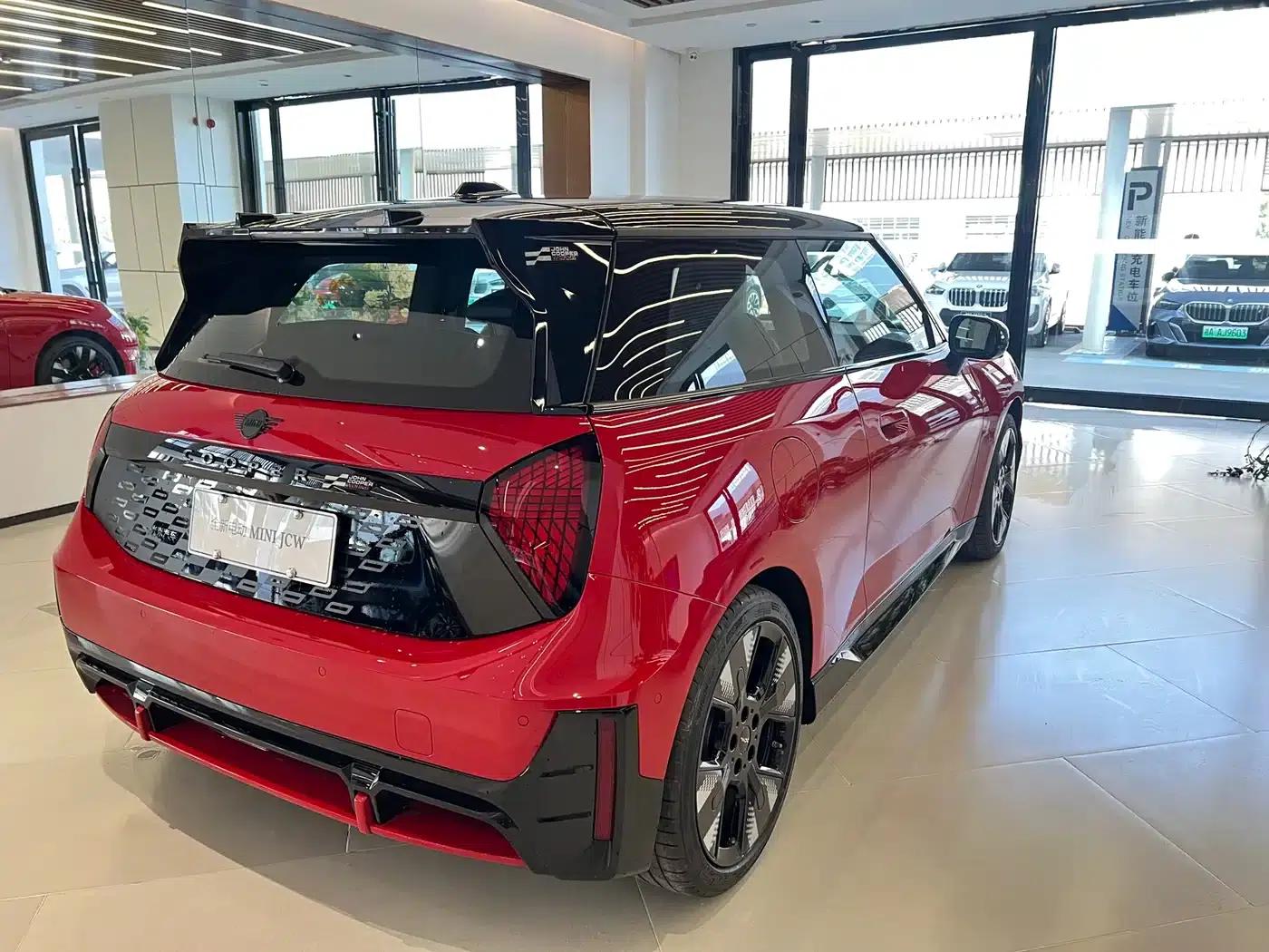 2025 JOHN COOPER WORKS Electric MINI JCW — миниатюра 6