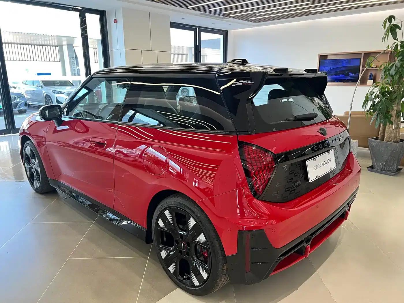 2025 JOHN COOPER WORKS Electric MINI JCW — миниатюра 7