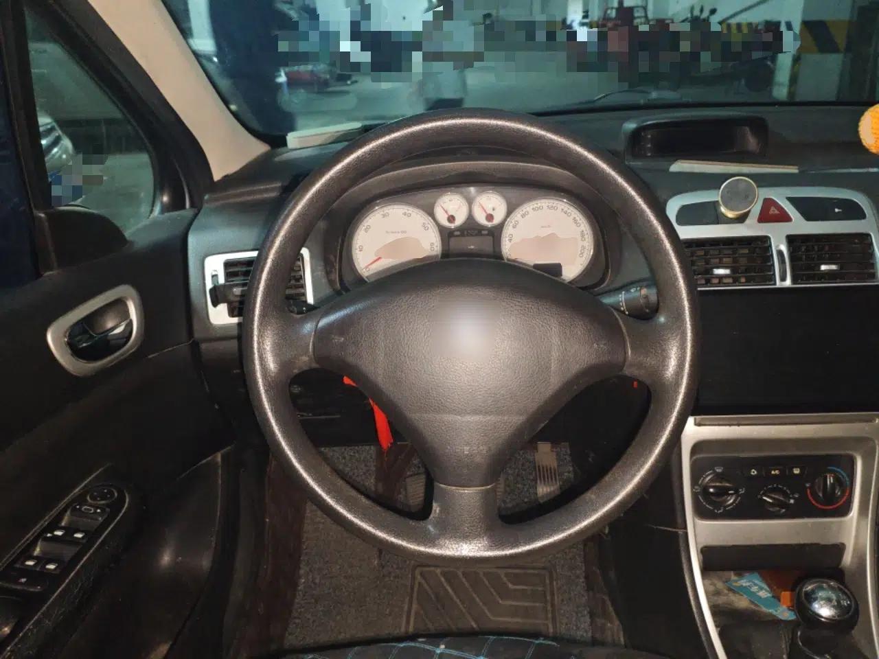 Peugeot 307 2010 Sedan 1.6L Manual Comfort Edition — миниатюра 11