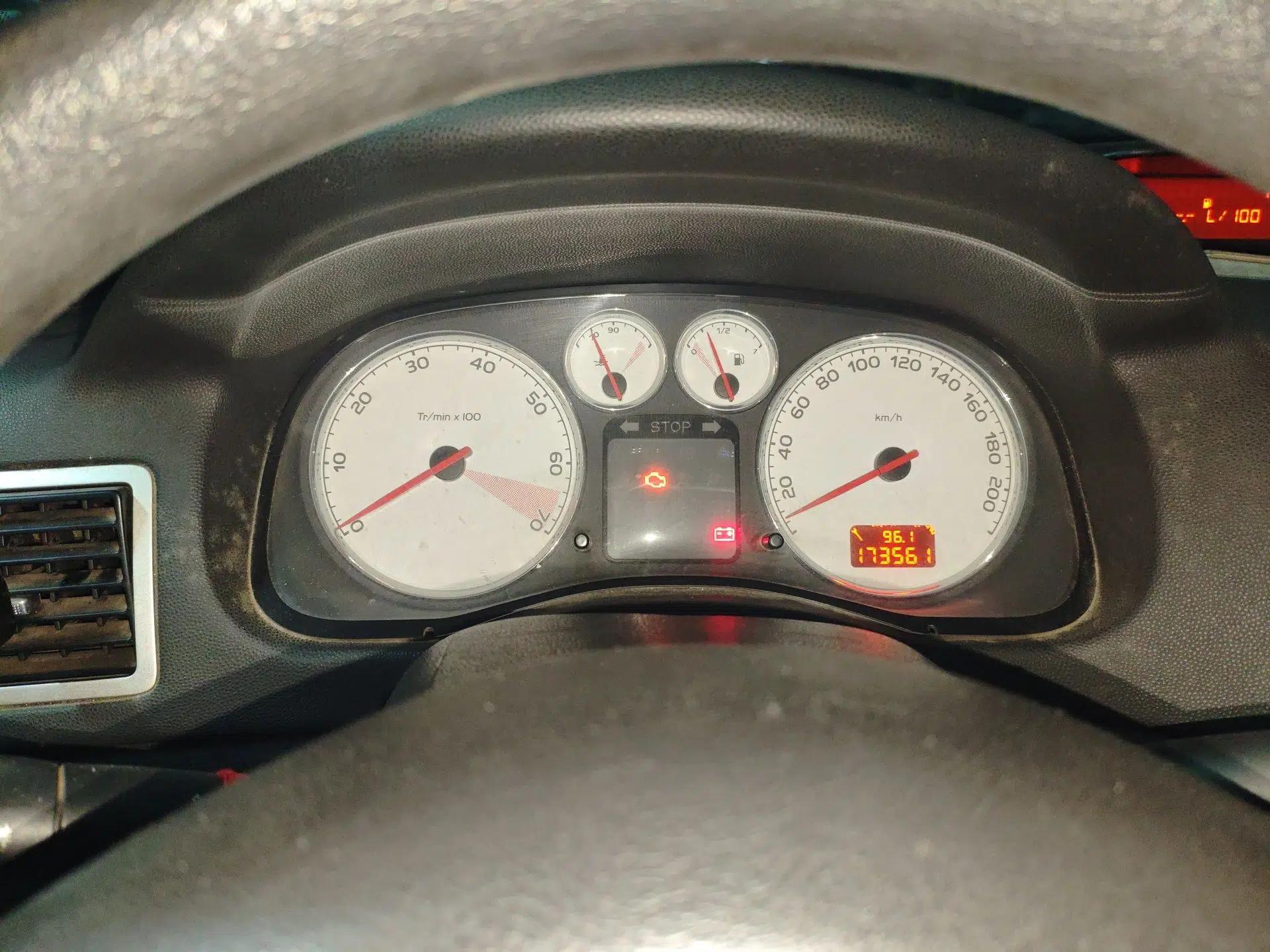 Peugeot 307 2010 Sedan 1.6L Manual Comfort Edition — миниатюра 12